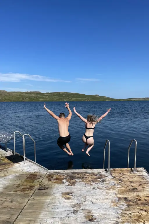 People jumping into the lake at Vok Baths