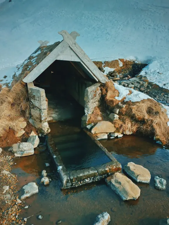 Hrunalaug Hot Spring - Shed