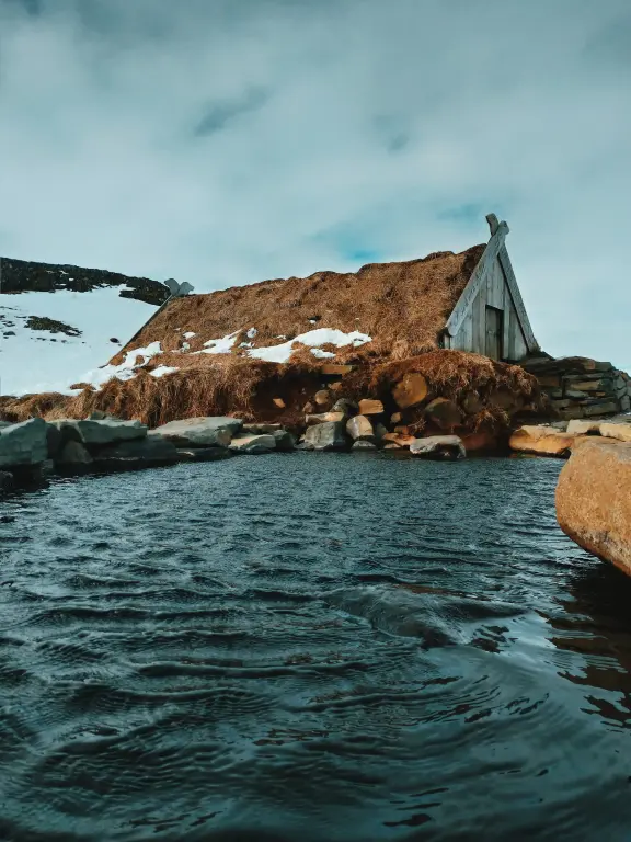 Hrunalaug Hot Spring - Spring water